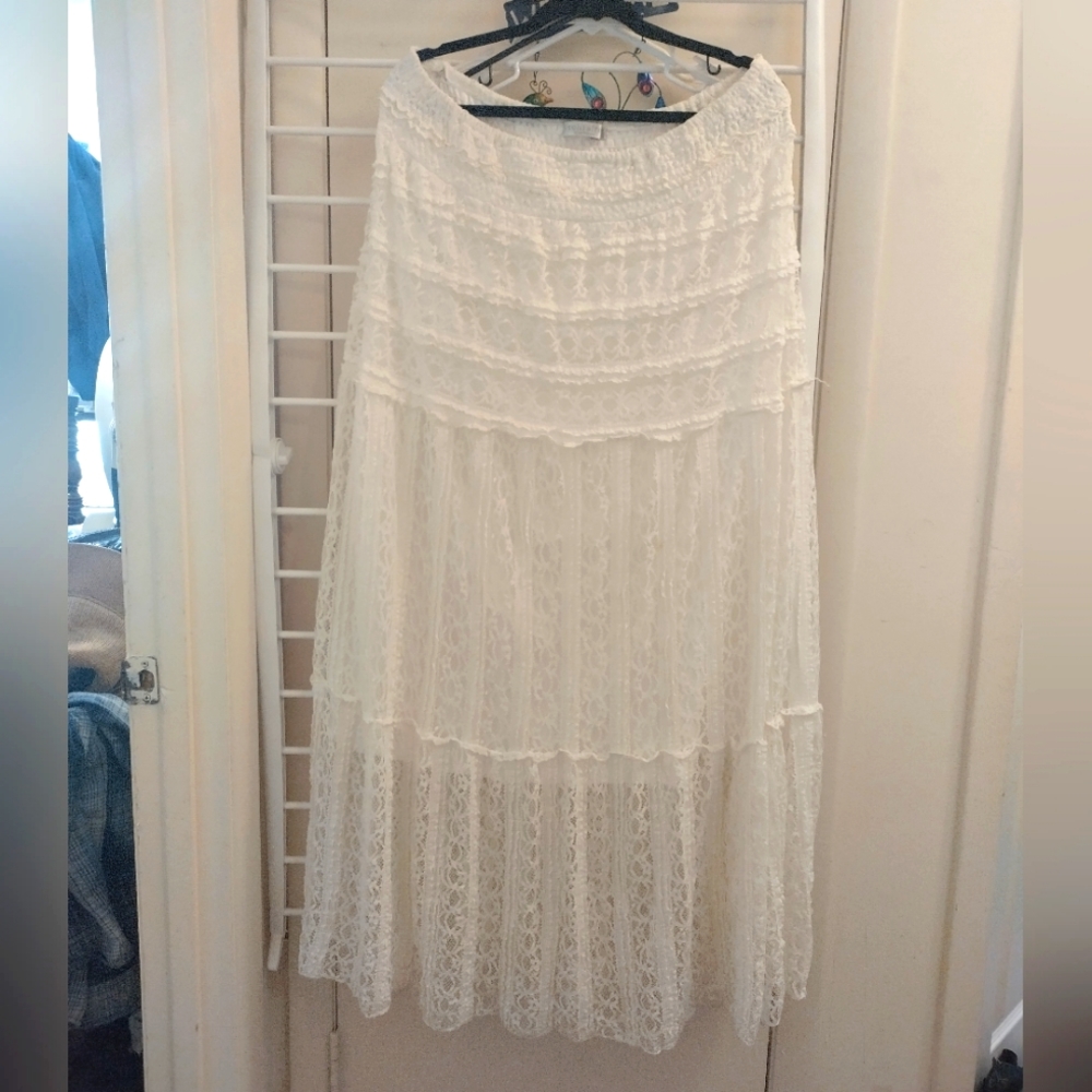 Very high-end white skirt, perfect condition, soft and lacy, multiple layers